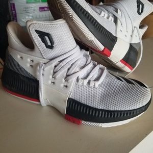 Damon Lillard adidas size 5.5